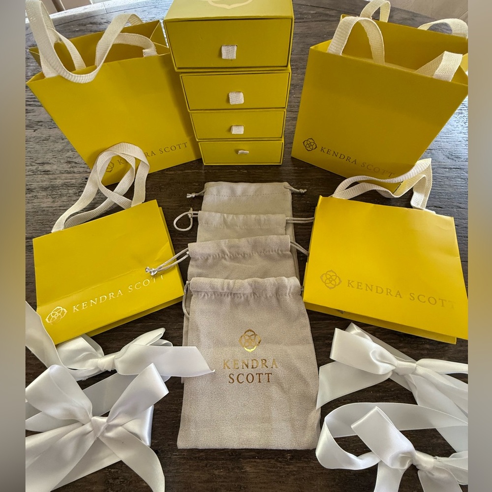 4 Kendra Scott Gift Set